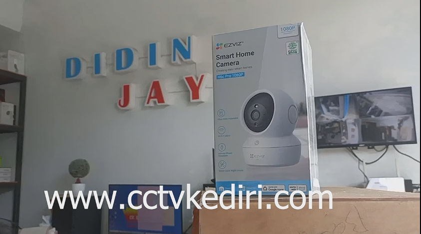 <p>Apa itu CCTV EZVIZ ? CCTV EZVIZ adalah sistem pengawasan video yang dikembangkan oleh EZVIZ, anak perusahaan dari Hikvision, salah satu perusahaan teknologi terbesar dalam bidang pengawasan keamanan. Fitur-fitur unggulan: Resolusi HD hingga 4K, Vision malam (Night Vision) hingga 30 meter, Teknologi deteksi gerakan dan manusia, Penyimpanan awan (Cloud Storage) dan microSD, Integrasi dengan smart home seperti Google Assistant dan Alexa, Akses real-time via aplikasi EZVIZ di smartphone. EZVIZ menawarkan beragam seri kamera, mulai dari model indoor, outdoor, PTZ (Pan-Tilt-Zoom), hingga kamera battery-powered untuk fleksibilitas pemasangan.</p>